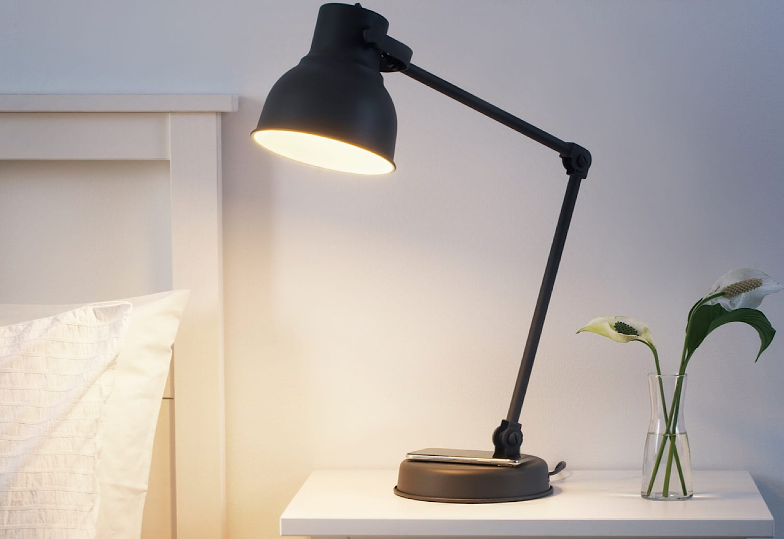 Five Ways To Make Your Nightstand Tech Savvy Pickr