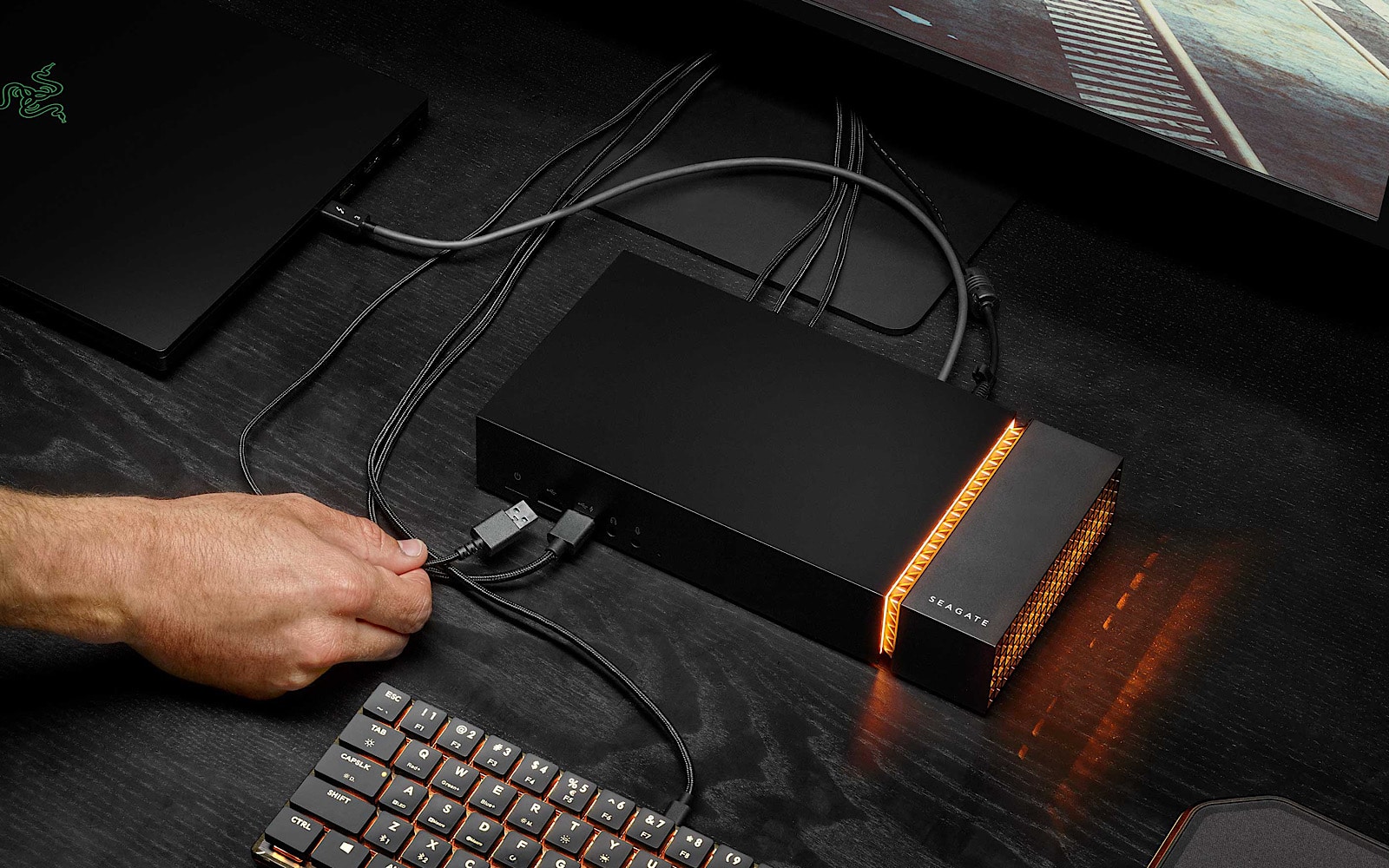 Ssd game. Seagate SSD Dock. Seagate FIRECUDA Gaming SSD. Portable SSD Seagate 4tb FIRECUDA Gaming Dock USB 3.2 gen2 Type-c. Портативный SSD Seagate FIRECUDA Gaming 4 ТБ.