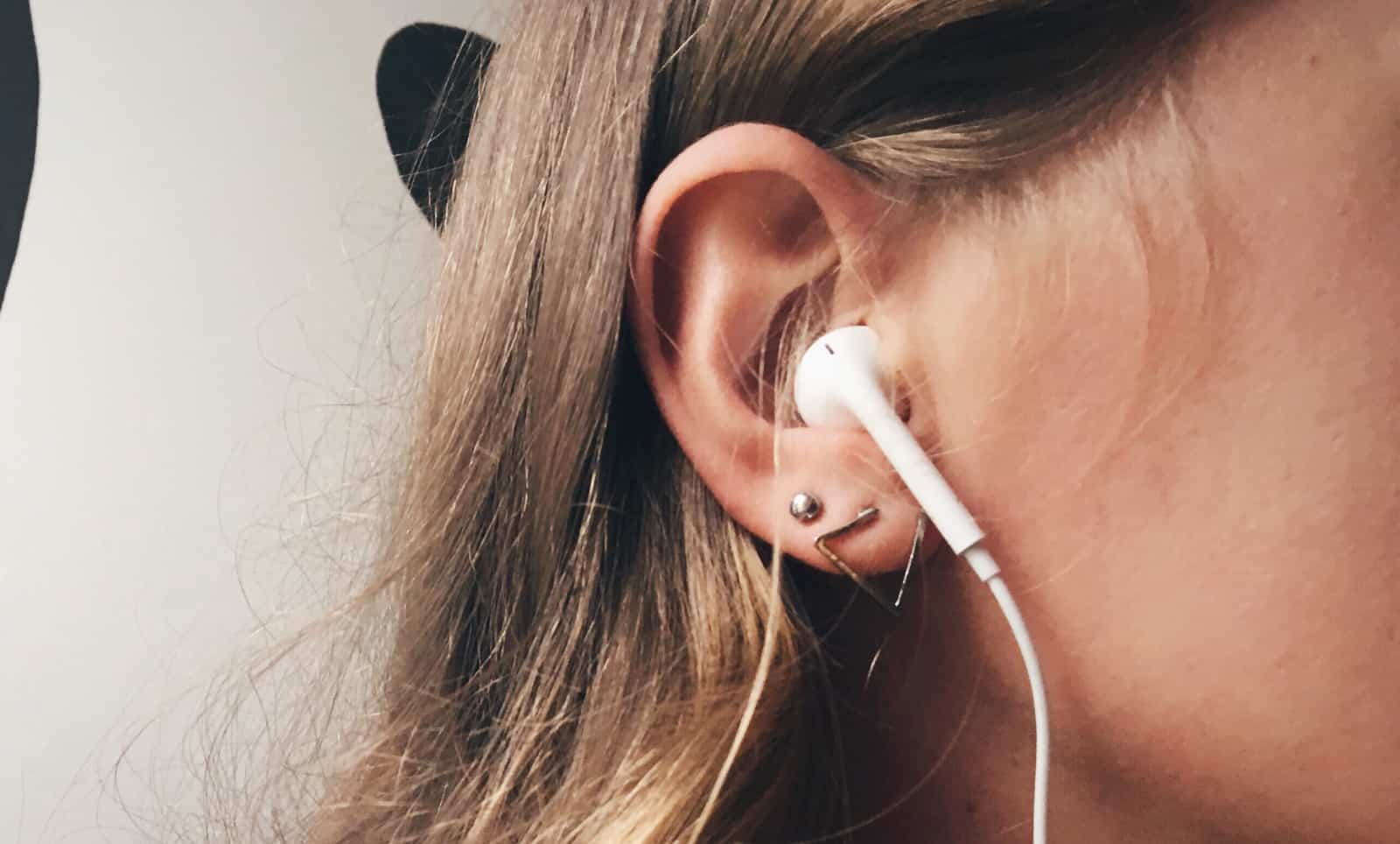 Three tips for keeping your ears happy with earphones Pickr